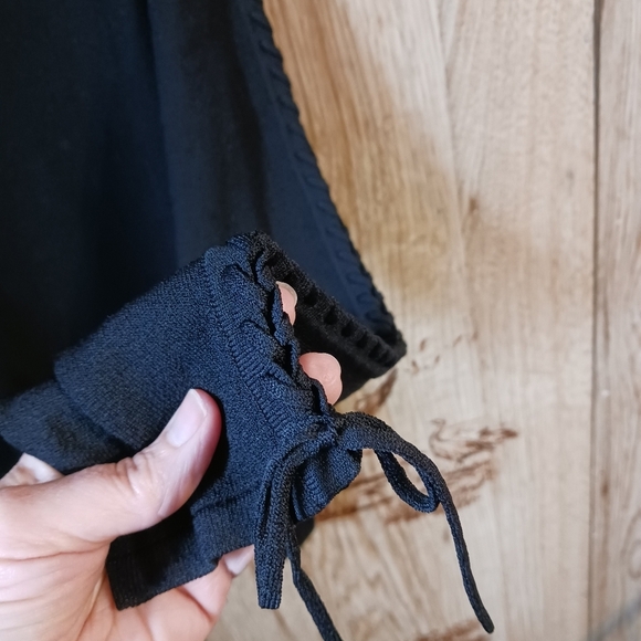 Banana Republic Black V-Neck Lace Up Detail Sleeve Knit Top - Picture 4 of 9